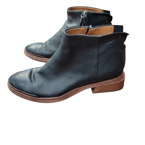 SARTO By Franco Sarto Shoes - Sarto Nemi Black Leather Zip Up  Booties  Size 6.5